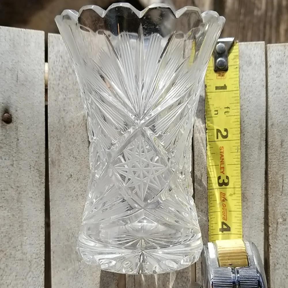 Elegant 4 inch Crystal Vase from Czechoslovakia - Picture 1 of 4